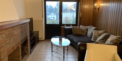 Monteurwohnung - Kühlschrank - Rech - Wohnzimmer links - Haus Krupp