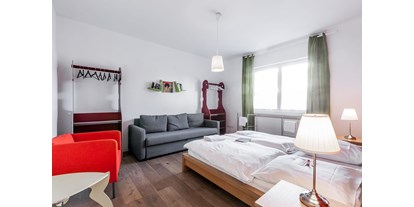 Monteurwohnung - Zimmertyp: Doppelzimmer - PLZ 12045 (Deutschland) - 5 bedrooms, @ subway + S-Bahn, @ Park ex-Airport