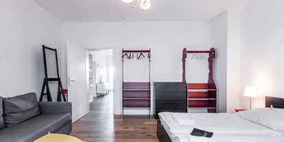 Monteurwohnung - Art der Unterkunft: Apartment - PLZ 15831 (Deutschland) - 5 bedrooms, @ subway + S-Bahn, @ Park ex-Airport