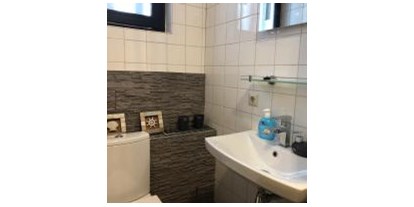 Monteurwohnung - Badezimmer: eigenes Bad - Medebach Küstelberg - Lotta 