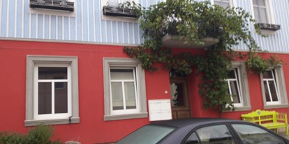 Monteurwohnung - Kaffeemaschine - Ansicht Wohnhaus - Wohnung Erdgeschoss rechts - Monteurzimmer Burgenlandkreis 