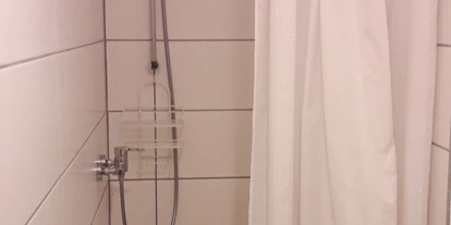 Monteurwohnung - Badezimmer: eigenes Bad - Weickelsdorf - Bad / Dusche - Monteurzimmer Burgenlandkreis 