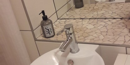 Monteurwohnung - Badezimmer: eigenes Bad - Stößen - Bad/ Waschtisch - Monteurzimmer Burgenlandkreis 