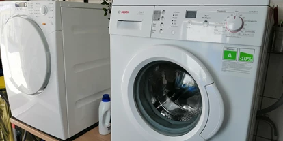 Monteurwohnung - Balkon - Lauchheim Unterkochen - Waschmaschinen und Trockner im Waschraum - Haag Ferienwohnungen