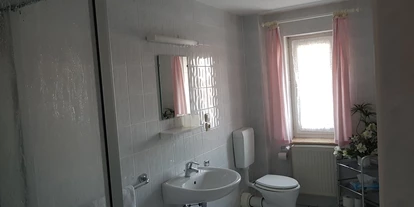 Monteurwohnung - Frühstück - Cavertitz - jedes Zimmer hat ein eigenes Duschbad/WC - Pension Wendland