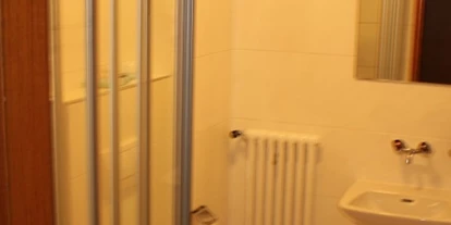 Monteurwohnung - Zimmertyp: Doppelzimmer - PLZ 7554 (Schweiz) - Etagen Dusche und WC - Hotel Villa Silvana