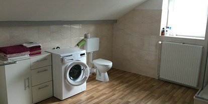 Monteurwohnung - Badezimmer: Gemeinschaftsbad - Selk - Große und helle Monteurzimmer Wohnung in zentraler Lage ab sofort Frei!!