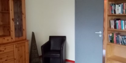 Monteurwohnung - Zimmertyp: Doppelzimmer - Krummhörn - Zimmer mit Sitzgelegenheit - Inge Gorke