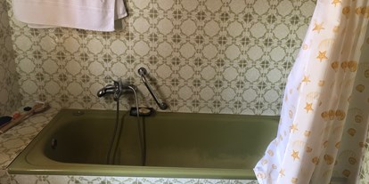 Monteurwohnung - Badezimmer: Gemeinschaftsbad - Röfingen Günzburg - A8 Zimmer- und Wohnungsvermietung 