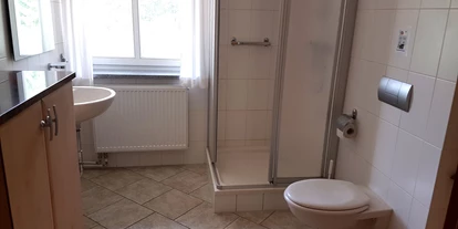 Monteurwohnung - Badezimmer: eigenes Bad - Großbothen - Ferienwohnungen Hölig Bad Beispiel - Ferienwohnungen Constanze Hölig