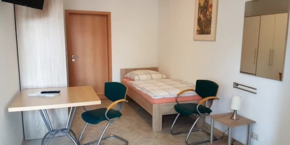 Monteurwohnung - Kühlschrank - PLZ 04618 (Deutschland) - Ferienwohnungen Hölig Schlafzimmer Beispiel - Ferienwohnungen Constanze Hölig