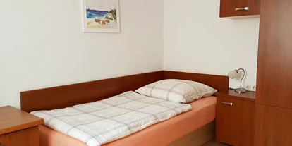Monteurwohnung - Einzelbetten - PLZ 09243 (Deutschland) - Ferienwohnungen Hölig Schlafzimmer Beispiel - Ferienwohnungen Constanze Hölig