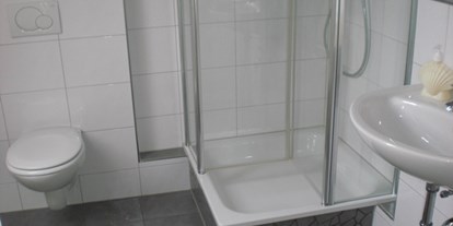 Monteurwohnung - Kühlschrank - Wuppertal Barmen - Badezimmer - peter.waldhelm