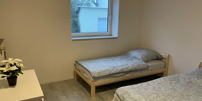 Monteurwohnung - Bettwäsche: Bettwäsche inklusive - Hergenroth - Doppelzimmer - Ferienwohnung am Stadtrand (WLAN INKLUSIVE)
