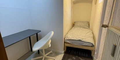 Monteurwohnung - Bettwäsche: Bettwäsche inklusive - Girod - Einzelzimmer - Ferienwohnung am Stadtrand (WLAN INKLUSIVE)