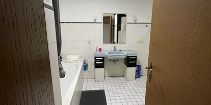 Monteurwohnung - Kühlschrank - Girod - Badezimmer - Ferienwohnung am Stadtrand (WLAN INKLUSIVE)