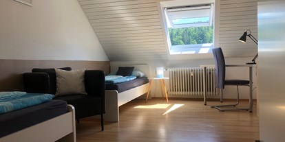 Monteurwohnung - Zimmertyp: Mehrbettzimmer - PLZ 73453 (Deutschland) - Im kleinen Schlafzimmer stehen zwei Einzelbetten 90x200 cm,  - guest apartment niederalfingen // Aalen-Ellwangen-Heidenheim-Schwäbisch Gmünd