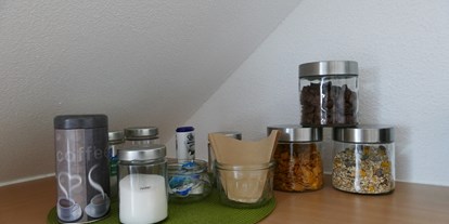 Monteurwohnung - Stödtlen - Fürs erste Frühstück stehen Kaffee, Tee, Kakao und Cerealien zur Verfügung.. - guest apartment niederalfingen // Aalen-Ellwangen-Heidenheim-Schwäbisch Gmünd
