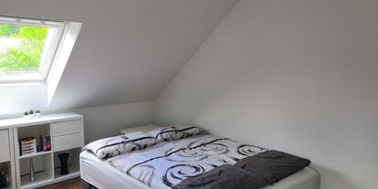 Monteurwohnung - Einzelbetten - Göggingen - Auch für 2 ist das Schlafsofa breit genug - guest apartment niederalfingen // Aalen-Ellwangen-Heidenheim-Schwäbisch Gmünd