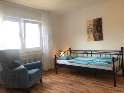 Monteurwohnung - Durch ein zweites Bett(90x200) entsteht ein Doppelzimmer oder bei Bedarf ein Dreibettzimmer...  - guest apartment niederalfingen // Aalen-Ellwangen-Heidenheim-Schwäbisch Gmünd