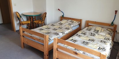 Monteurwohnung - Einzelbetten - PLZ 07924 (Deutschland) - Zimmer 6
2 - 4 Personen
Bad - Alte Schule Heberndorf