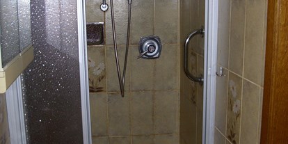 Monteurwohnung - Zimmertyp: Doppelzimmer - PLZ 36211 (Deutschland) - Dusche im Obergeschoss - Ferienhaus Brand