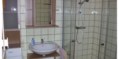 Monteurwohnung - Bettwäsche: Bettwäsche gegen Gebühr - PLZ 36214 (Deutschland) - Bad mit Dusche - Heidrun Brand Ferienwohnung