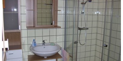 Monteurwohnung - Zimmertyp: Einzelzimmer - Hauneck - Bad mit Dusche - Heidrun Brand Ferienwohnung