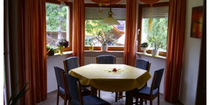 Monteurwohnung - Küche: eigene Küche - PLZ 36214 (Deutschland) - Essecke im Wohnzimmer - Nadine Brand Ferienhaus Bebra II