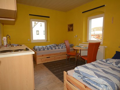 Monteurwohnung - Bettwäsche: Bettwäsche inklusive - Erzgebirge - Doppelzimmer mit Küche - Rüstzeit-Seltmann Sauna Fitness Fahrradverleih