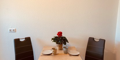 Monteurwohnung - Zimmertyp: Einzelzimmer - Sachsen-Anhalt Süd - Küche mit Essbereich StayHere24 - Monteurzimmer Schkeuditz und Leipzig
