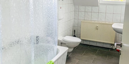 Monteurwohnung - Badezimmer: eigenes Bad - Schkopau Döllnitz - Badezimmer StayHere24 - Monteurzimmer Schkeuditz und Leipzig