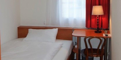 Monteurwohnung - Zimmertyp: Einzelzimmer - Hörsching - AMEDIA EXPRESS SATTLEDT