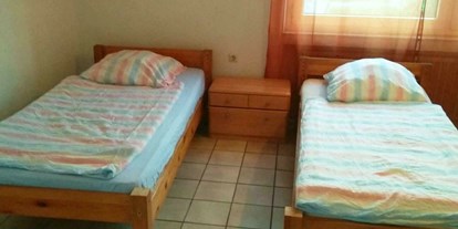 Monteurwohnung - Bettwäsche: Bettwäsche inklusive - Zwei Einzelbetten - Monteurzimmer in Essen und Gelsenkirchen