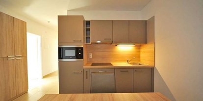 Monteurwohnung - Zimmertyp: Mehrbettzimmer - Küche in der Monteurunterkunft in Villach - 90+ Monteurzimmer in Villach, Einzelbetten, Parkplätze, WIFI, Küchen