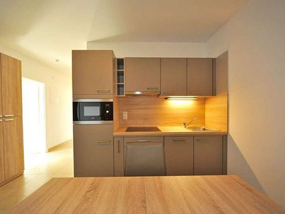 Monteurwohnung - Zimmertyp: Mehrbettzimmer - Küche in der Monteurunterkunft in Villach - 90+ Monteurzimmer in Villach, Einzelbetten, Parkplätze, WIFI, Küchen