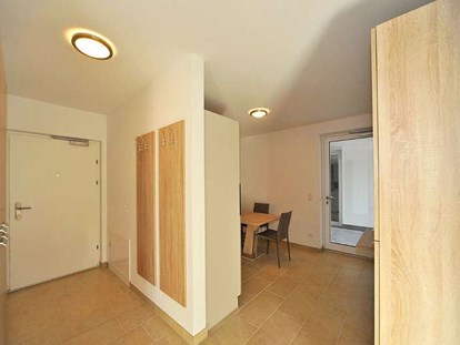 Monteurwohnung - Einzelbetten - Kleinsattel - Flur - 90+ Monteurzimmer in Villach, Einzelbetten, Parkplätze, WIFI, Küchen