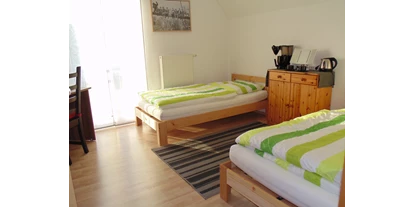Monteurwohnung - Zimmertyp: Doppelzimmer - PLZ 97950 (Deutschland) - Das Gästezimmer - Stadt- und autobahnnahes Zimmer für Drei
