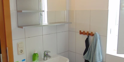 Monteurwohnung - Badezimmer: Gemeinschaftsbad - PLZ 97842 (Deutschland) - Gäste-WC - Stadt- und autobahnnahes Zimmer für Drei