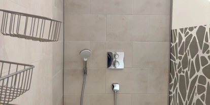Monteurwohnung - Badezimmer: eigenes Bad - Emmingen-Liptingen - Dusche - Ruhiges Ein-Mannzimmer