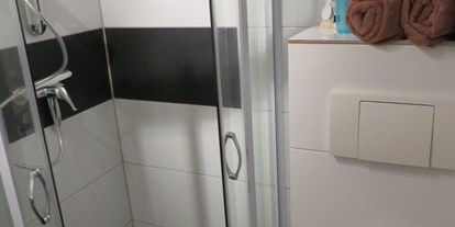 Monteurwohnung - Badezimmer: eigenes Bad - PLZ 24109 (Deutschland) - HausSuksan