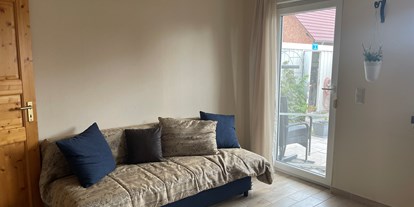 Monteurwohnung - Sachsen-Anhalt Nord - Wohnzimmer mit Schlafsofa  - Ferienwohnung Käthchen 