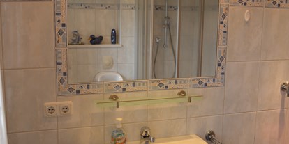 Monteurwohnung - Art der Unterkunft: Ferienwohnung - Münsing - Bad mit Dusche und WC - Monteurwohnung Seidl