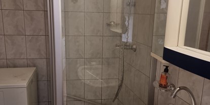 Monteurwohnung - Badezimmer: eigenes Bad - Kirchschlag bei Linz - Monteurwohnung mitten in Linz