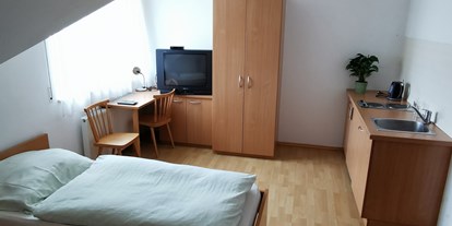 Monteurwohnung - Kühlschrank - Hargelsberg - Einzelzimmer im Monteurzimmer in Kronstorf - Monteurzimmer Kronstorf