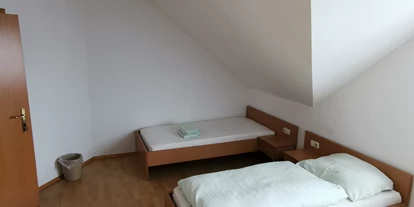 Monteurwohnung - Bettwäsche: Bettwäsche inklusive - Ried (Wallsee-Sindelburg) - Doppelzimmer mit Einzelbetten - Monteurzimmer Kronstorf