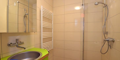 Monteurwohnung - Badezimmer: eigenes Bad - Jüchsen - Monteurunterkunft Appartments Uli