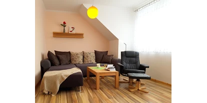 Monteurwohnung - Bütow - Wohnzimmer mit Schlafsofa (1,70m für 1-2 Personen)  - Haus Ganzlin bei Plau am See