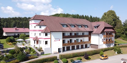 Monteurwohnung - Kühlschrank - Pretrobruck - Gesamtansicht - Gästehaus Neubauer