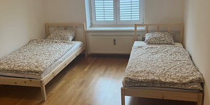 Monteurwohnung - Badezimmer: Gemeinschaftsbad - Wildon - Zimmer mit Einzelbetten in der Monteurwohnung in Dobl-Zwaring. - Azra Sinanovic